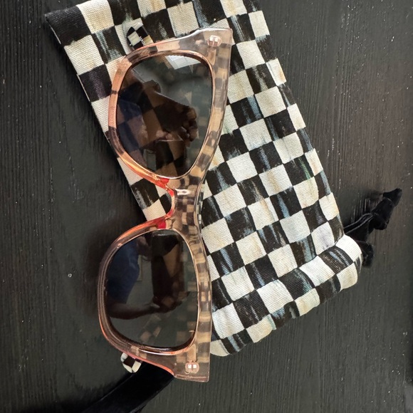 Mackenzie-child’s Stylish  Sunglasses - Picture 1 of 4